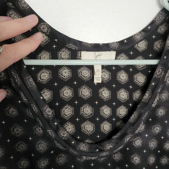 Joie silk patterned black sleeveless top size xs - Picture 2 of 5